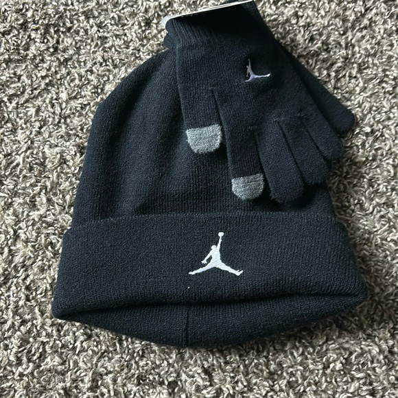 BNWT Jordan Hat and Glove set - Picture 1 of 3